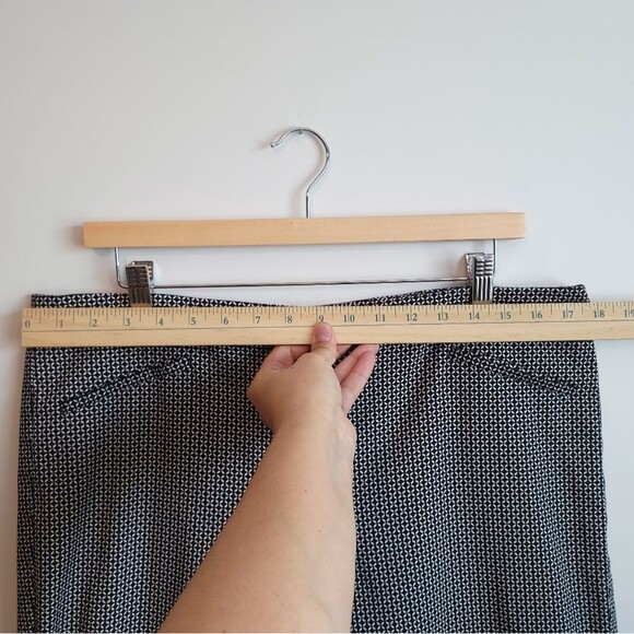 J Jill Crop Pants Preppy Acadamia Geometric Print Black White Stretchy - Picture 11 of 15